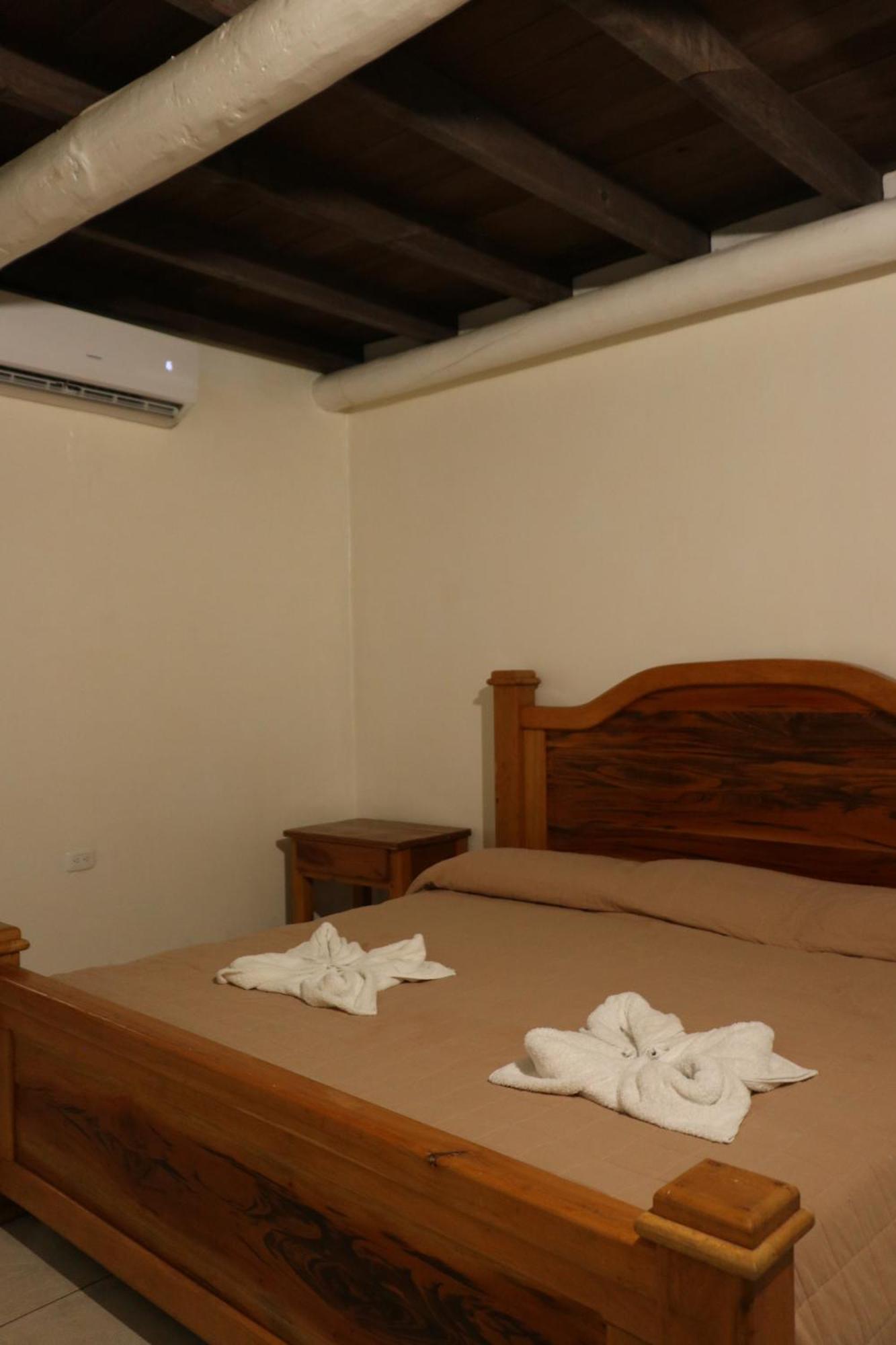 Hotel Salvador Gaviota Lívingston Kültér fotó